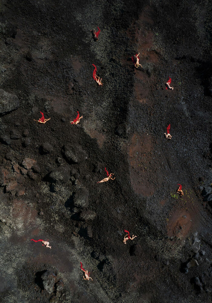 30 Breathtaking Images By This Artist That Show How The Human Body Dissolves Into Nature