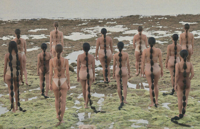 30 Breathtaking Images By This Artist That Show How The Human Body Dissolves Into Nature