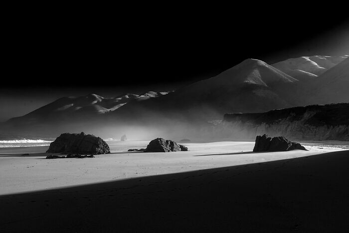 AAP Magazine Announces The 25 Winning Shadow-Themed Photographs