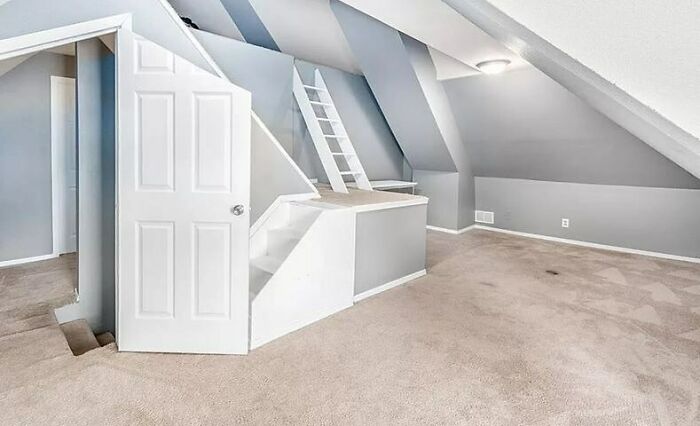 “The Unquestionable Futility Of Existence?”: 79 Of The Wildest Real Estate Listings That Made It To The Market (New Pics)