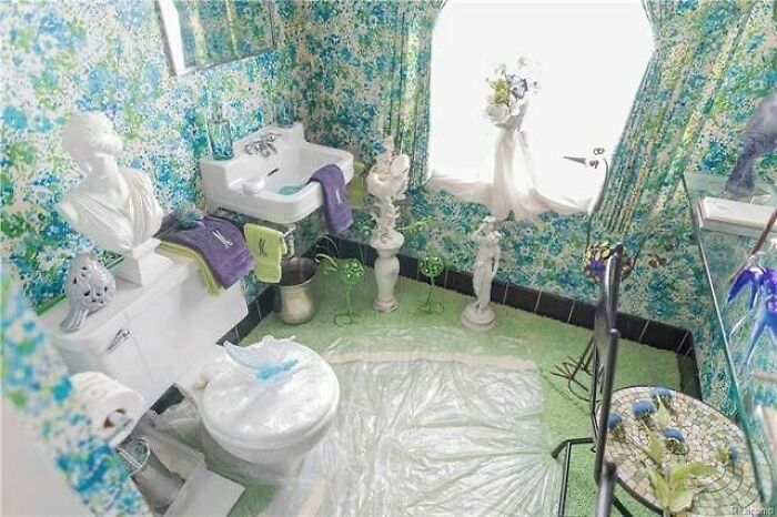 “The Unquestionable Futility Of Existence?”: 79 Of The Wildest Real Estate Listings That Made It To The Market (New Pics)