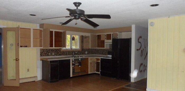 “The Unquestionable Futility Of Existence?”: 79 Of The Wildest Real Estate Listings That Made It To The Market (New Pics)