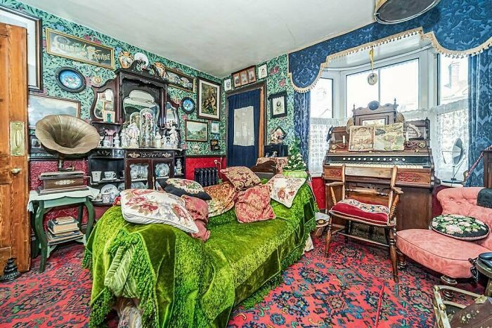 “The Unquestionable Futility Of Existence?”: 79 Of The Wildest Real Estate Listings That Made It To The Market (New Pics)