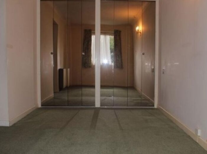 “The Unquestionable Futility Of Existence?”: 79 Of The Wildest Real Estate Listings That Made It To The Market (New Pics)