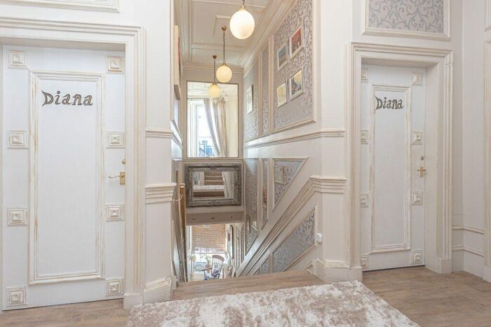 “The Unquestionable Futility Of Existence?”: 79 Of The Wildest Real Estate Listings That Made It To The Market (New Pics)