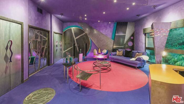 “The Unquestionable Futility Of Existence?”: 79 Of The Wildest Real Estate Listings That Made It To The Market (New Pics)