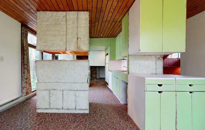 “The Unquestionable Futility Of Existence?”: 79 Of The Wildest Real Estate Listings That Made It To The Market (New Pics)