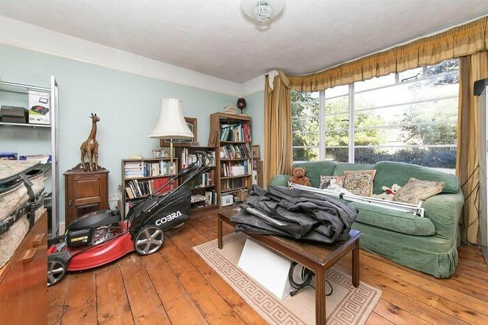 “The Unquestionable Futility Of Existence?”: 79 Of The Wildest Real Estate Listings That Made It To The Market (New Pics)