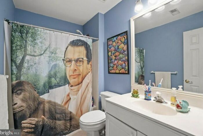 “The Unquestionable Futility Of Existence?”: 79 Of The Wildest Real Estate Listings That Made It To The Market (New Pics)