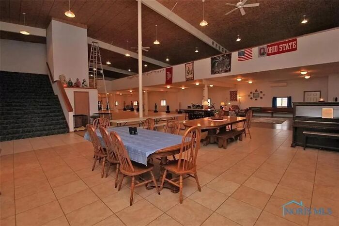“The Unquestionable Futility Of Existence?”: 79 Of The Wildest Real Estate Listings That Made It To The Market (New Pics)