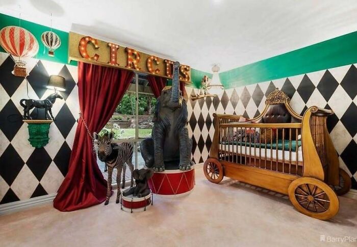 “The Unquestionable Futility Of Existence?”: 79 Of The Wildest Real Estate Listings That Made It To The Market (New Pics)