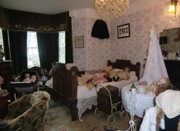 “The Unquestionable Futility Of Existence?”: 79 Of The Wildest Real Estate Listings That Made It To The Market (New Pics)