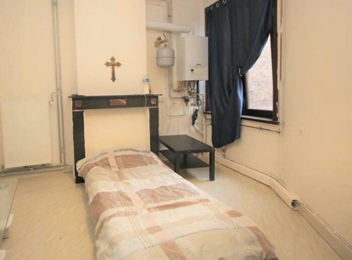 “The Unquestionable Futility Of Existence?”: 79 Of The Wildest Real Estate Listings That Made It To The Market (New Pics)