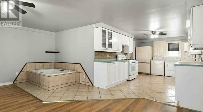 “The Unquestionable Futility Of Existence?”: 79 Of The Wildest Real Estate Listings That Made It To The Market (New Pics)