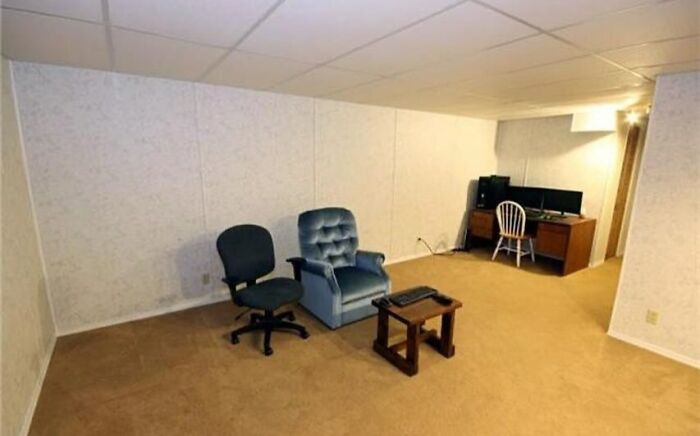“The Unquestionable Futility Of Existence?”: 79 Of The Wildest Real Estate Listings That Made It To The Market (New Pics)