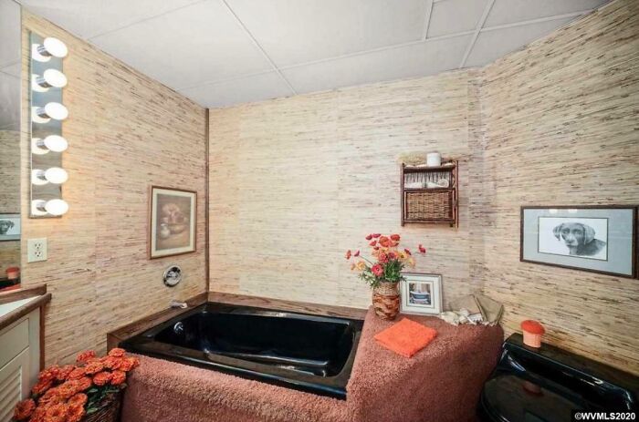 “The Unquestionable Futility Of Existence?”: 79 Of The Wildest Real Estate Listings That Made It To The Market (New Pics)