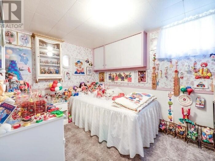 “The Unquestionable Futility Of Existence?”: 79 Of The Wildest Real Estate Listings That Made It To The Market (New Pics)