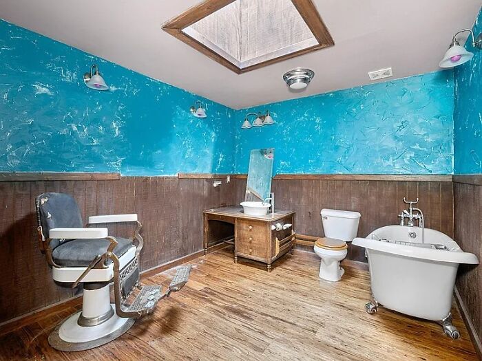 “The Unquestionable Futility Of Existence?”: 79 Of The Wildest Real Estate Listings That Made It To The Market (New Pics)