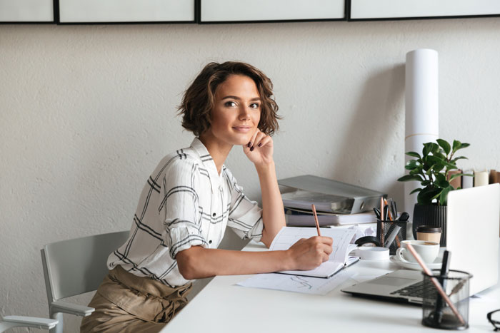 Friendly Work Lunch Turns Awkward After Marriage Reveal, Husband Suspects Hidden Motives Friendly Work Lunch Turns Awkward After Marriage Reveal, Husband Suspects Hidden Motives