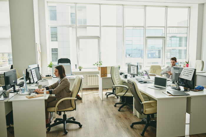 Friendly Work Lunch Turns Awkward After Marriage Reveal, Husband Suspects Hidden Motives Friendly Work Lunch Turns Awkward After Marriage Reveal, Husband Suspects Hidden Motives