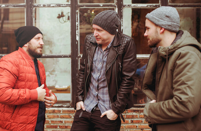 30 Tiny Red Flags That People Say Reveal More About Someone Than You&rsquo;d Expect