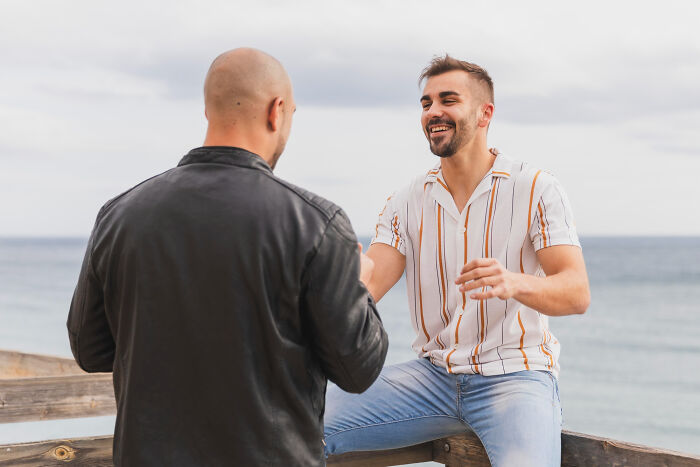 30 Tiny Red Flags That People Say Reveal More About Someone Than You&rsquo;d Expect