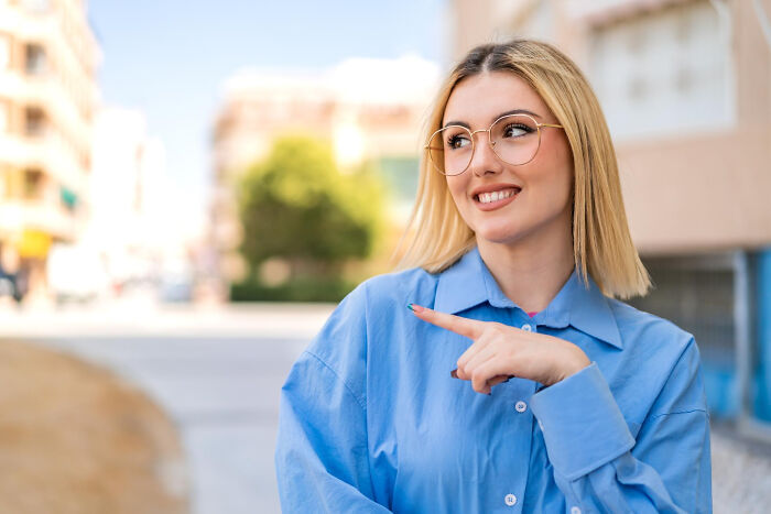 30 Tiny Red Flags That People Say Reveal More About Someone Than You&rsquo;d Expect