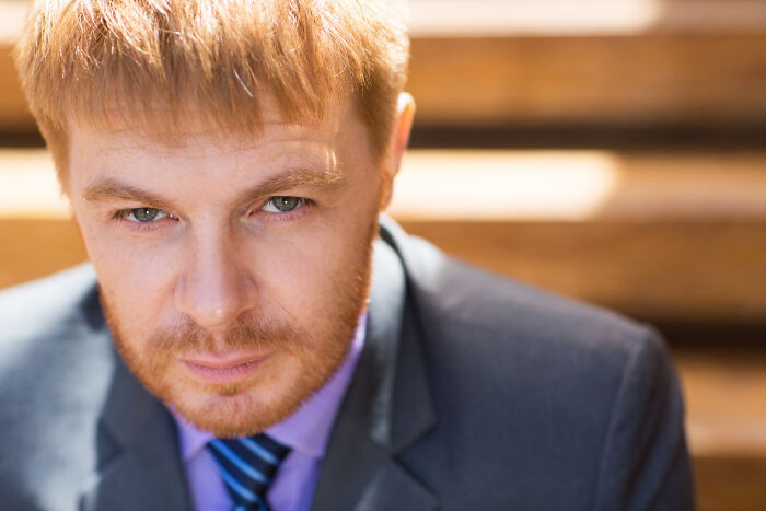 30 Tiny Red Flags That People Say Reveal More About Someone Than You&rsquo;d Expect