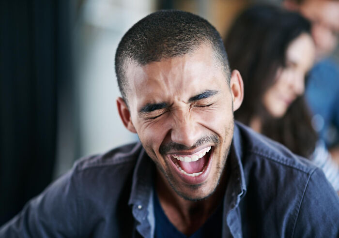 30 Tiny Red Flags That People Say Reveal More About Someone Than You&rsquo;d Expect