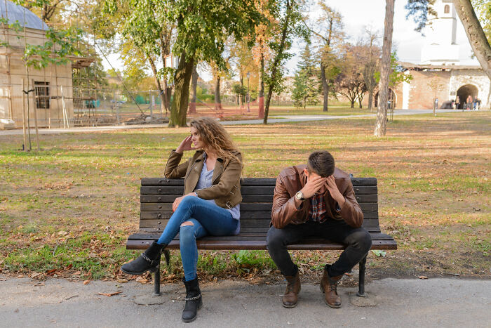 30 Tiny Red Flags That People Say Reveal More About Someone Than You&rsquo;d Expect