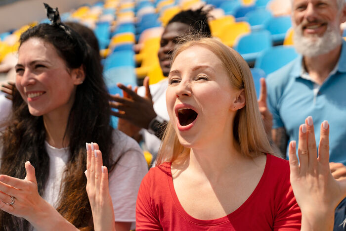 30 Tiny Red Flags That People Say Reveal More About Someone Than You&rsquo;d Expect