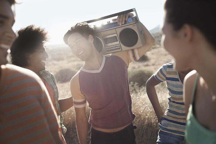 75 &ldquo;Normal&rdquo; Things That Made Life In The 2000s Better Before Everything Became A Subscription