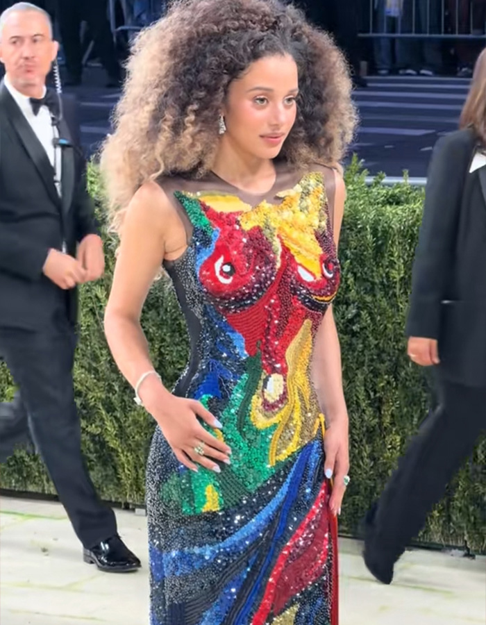 “Yikes”: This Year&rsquo;s Met Gala Bathroom Selfie Is Going Viral For All The Wrong Reasons