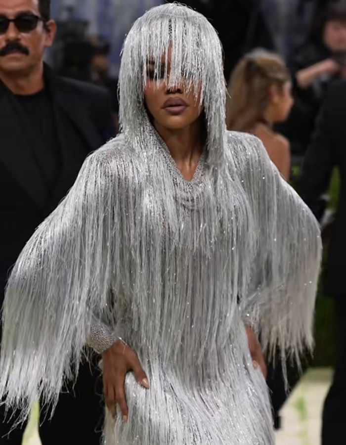 “Yikes”: This Year&rsquo;s Met Gala Bathroom Selfie Is Going Viral For All The Wrong Reasons