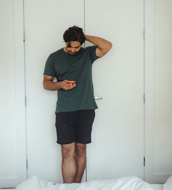 Man Refuses To Give A Separate Room For Friend Just Because His Fiancee Asked,Gets Uninvited From Wedding