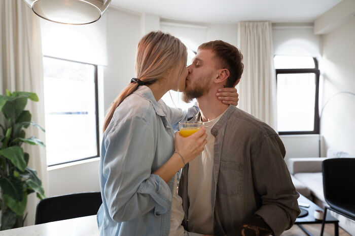 38 Heartbroken People Share The Messiest, Saddest, And Most Unforgettable Breakups Of Their Lives