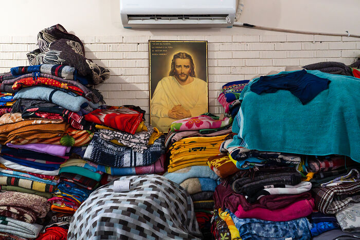 20 Powerful Photos By Mexican Artist Olivia Vivanco That Tell Stories Of Migration Through Empty Spaces