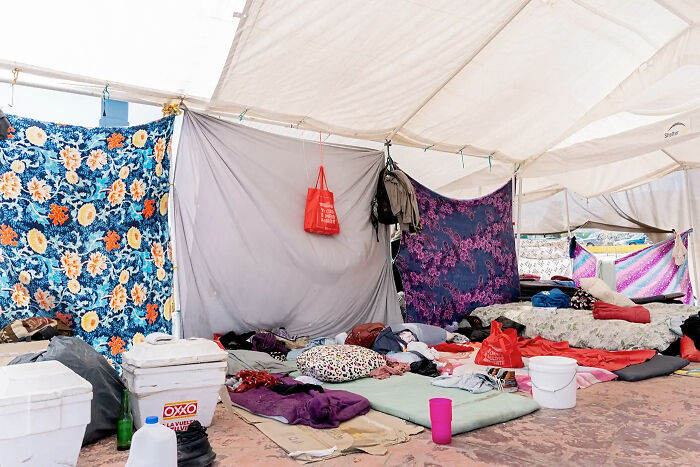 20 Powerful Photos By Mexican Artist Olivia Vivanco That Tell Stories Of Migration Through Empty Spaces