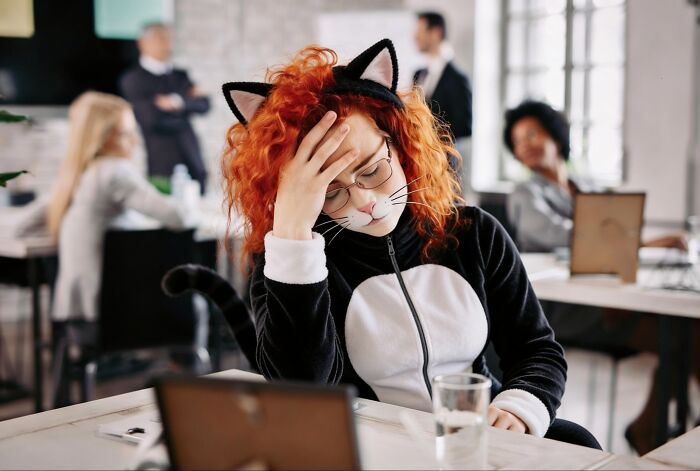 36 Painfully Cringe Things People Watched Happening To Others That Caused Second-Hand Embarrassment