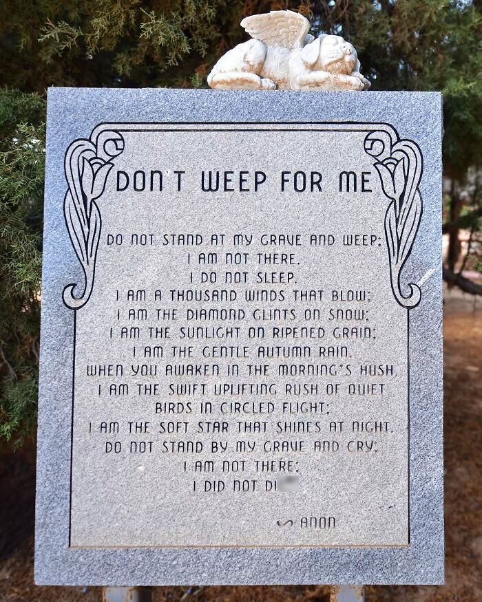 This Photographer Explored Pet Cemeteries Worldwide, Capturing 23 Touching Images Of Pet Graves (New Pics)