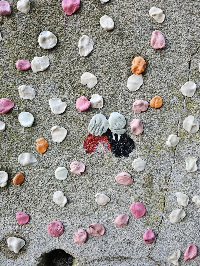 This Artist Turns Cracks And Broken Walls Into Art, 40 Clever Street Interventions By Oakoak (New Pics) This Artist Turns Cracks And Broken Walls Into Art, 40 Clever Street Interventions By Oakoak (New Pics)