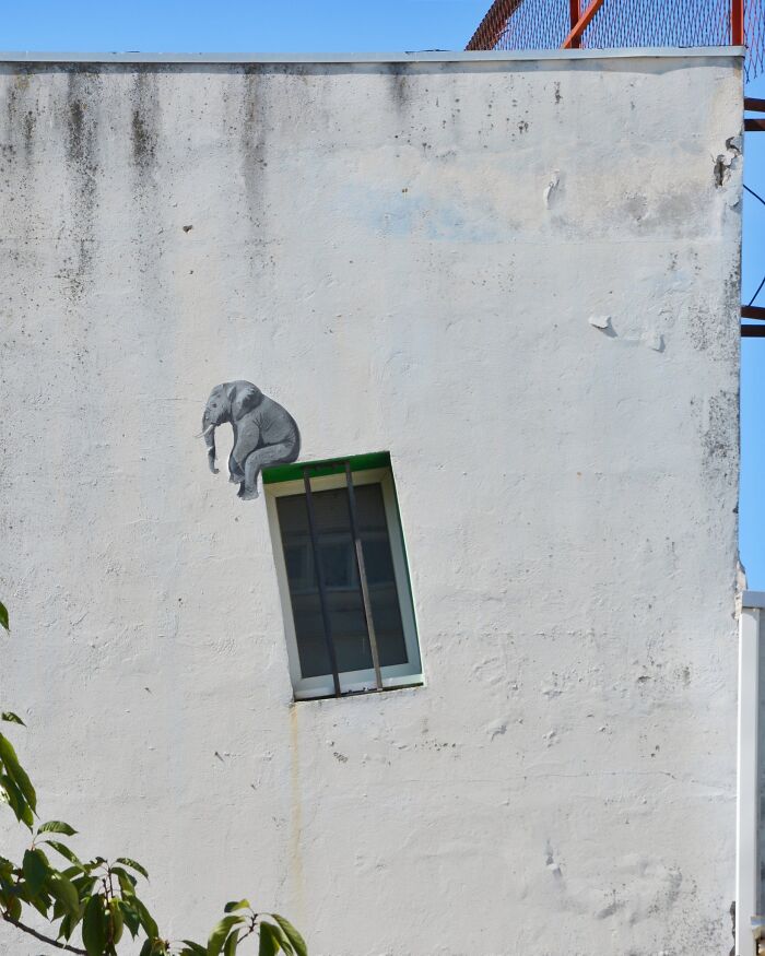 This Artist Turns Cracks And Broken Walls Into Art, 40 Clever Street Interventions By Oakoak (New Pics) This Artist Turns Cracks And Broken Walls Into Art, 40 Clever Street Interventions By Oakoak (New Pics)