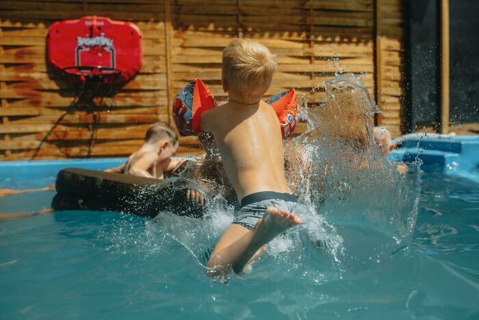 “I Still Think He Did It”: 41 People Share The Childhood Memories That Their Family Still Questions Today “I Still Think He Did It”: 41 People Share The Childhood Memories That Their Family Still Questions Today