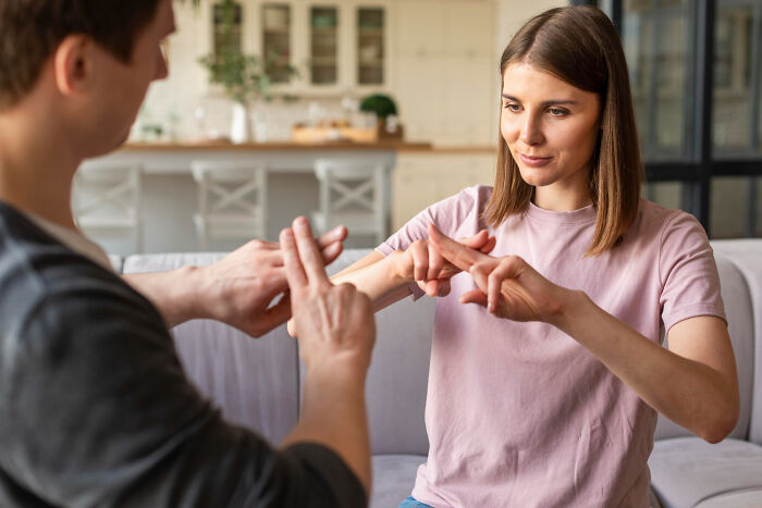 43 Wild Encounters With People Who Thought Confidence Could Replace Intelligence