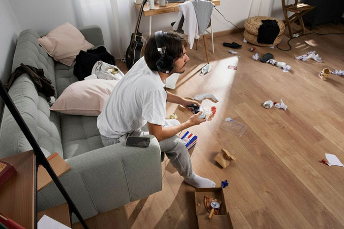 Woman Expected To Be A “Maid” To BF’s Grown-Up Kids, He’s Livid When She Stops Cleaning Up After Them Woman Expected To Be A “Maid” To BF’s Grown-Up Kids, He’s Livid When She Stops Cleaning Up After Them