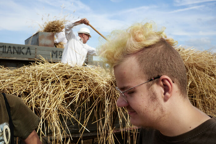 65 Street Photos Capturing Funny Coincidences And Unexpected Moments From Everyday Life By Janusz Jurek