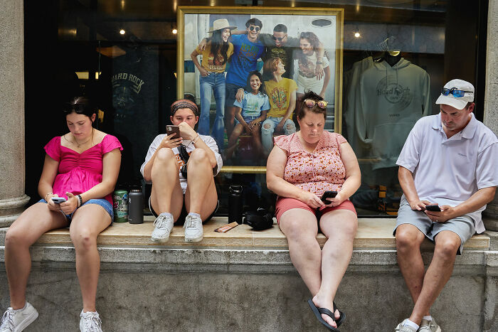 65 Street Photos Capturing Funny Coincidences And Unexpected Moments From Everyday Life By Janusz Jurek