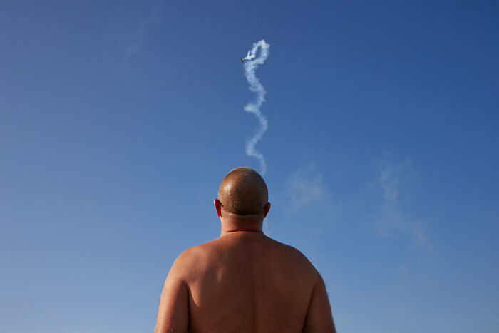 65 Street Photos Capturing Funny Coincidences And Unexpected Moments From Everyday Life By Janusz Jurek