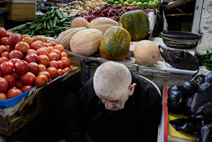 65 Street Photos Capturing Funny Coincidences And Unexpected Moments From Everyday Life By Janusz Jurek