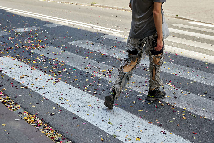 65 Street Photos Capturing Funny Coincidences And Unexpected Moments From Everyday Life By Janusz Jurek